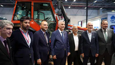Ticaret Bakanı Ömer Bolat Albayrak Grubu standını ziyaret etti