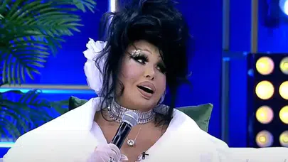 Bülent Ersoy konserinde çocukları mutlu etti