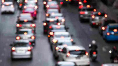 İsveç trafiğinde tarihi değişim : Tüm araçlar nasıl durduruldu?