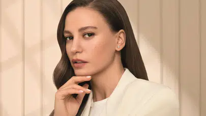 Serenay Sarıkaya'nın katıldığı Paris Moda Haftası'nda neler yaşandı?