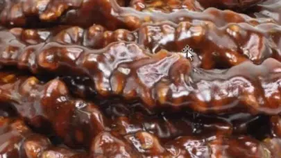 Yaş üzüm fiyatları düşünce ne yapıldı ? Cevizli sucuk üretimi başladı