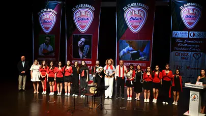 Muratpaşa'da Uluslararası Antalya Gitar Festivali 15’inci kez kapılarını açtı