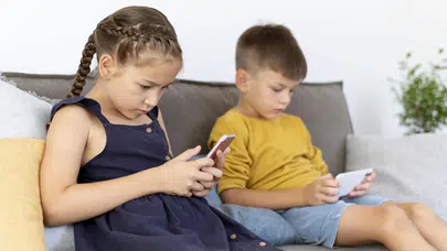 Erken yaşta akıllı telefon kullanımı yeme bozukluğuna neden oluyor mu ?