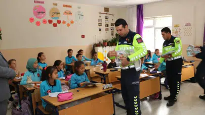 Bayburt'ta ilkokul öğrencilerine trafik güvenliği eğitimi verildi mi ?