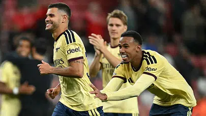 Arsenal, Sunderland'i 2-0 mağlup ederek ligde 4'te 4 yaptı