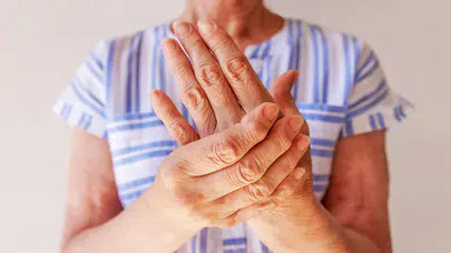 Parkinson hastaları için giyilebilir titreşim cihazı geliştirildi