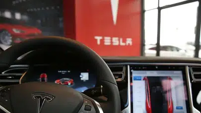 Tesla Roadster 1 Ekim'de tanıtılacak mı? Elon Musk açıklama yaptı