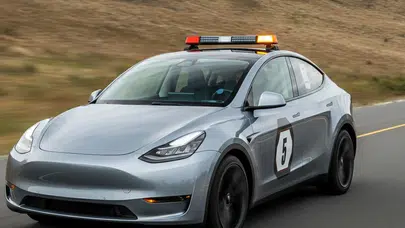 Tesla otomatik çarpışma kaçınma özelliğini nedir?