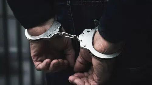 Cezaevine uyuşturucu sokmaya çalışan kadın tutuklandı