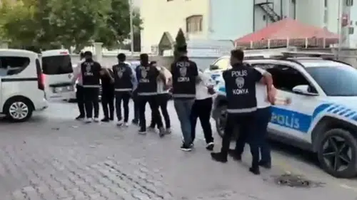 Konya'da kamyonetin camını kırarak içerdeki para ve altınları çalan 5 şüpheli tutuklandı