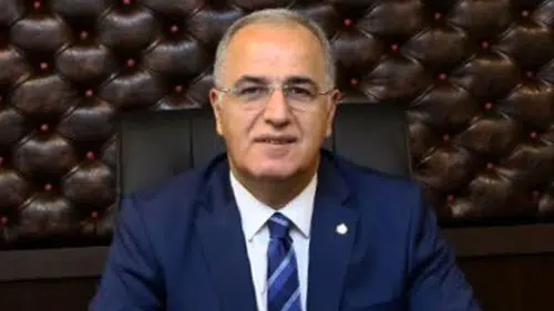 Mehmet Akif Üstündağ kimdir ve hangi başarılarıyla tanınmaktadır?