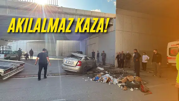 Otomobil üst geçitten aşağı düştü