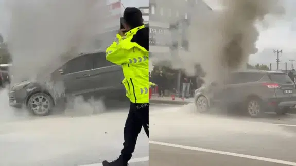 Bursa'da seyir halindeki otomobil alev aldı!
