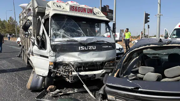 Diyarbakır-Şanlıurfa yolunda zincirleme kaza: 10 yaralı