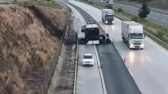 Osmaniye'de seyir halindeki yolcu otobüsünde yangın paniği!