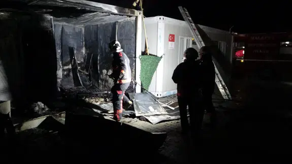 Malatya'da konteyner kentte yangın paniği!