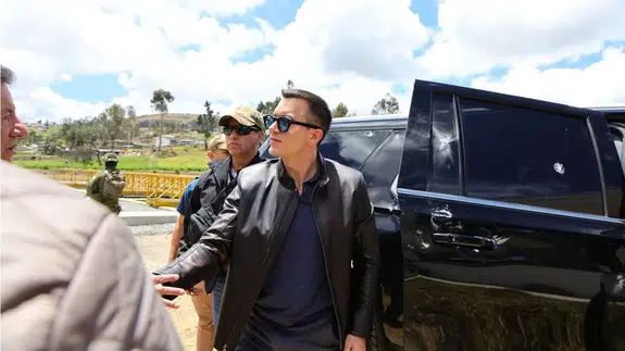 Ekvador Başkanı Noboa’nın konvoyuna taşlı saldırı