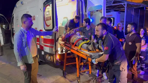 Adıyaman'da otomobil şarampole yuvarlandı: 2 yaralı