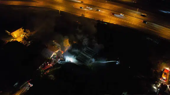 Ümraniye'de yangın paniği! Binadan alevler yükseldi