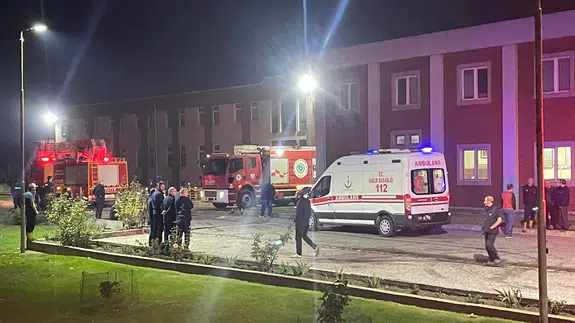 Çerkezköy OSB'de fabrika yangını: 2 kişi dumandan etkilendi!