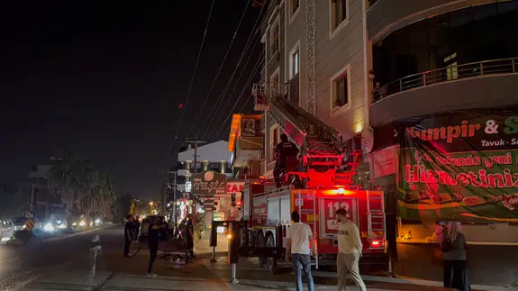Hatay'da 1 yaşındaki bebek evde mahsur kaldı!