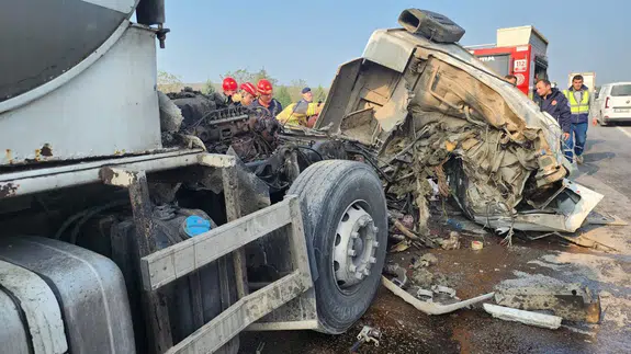 Bursa'da süt tankeri tıra çarptı: 1 kişi yaralandı!