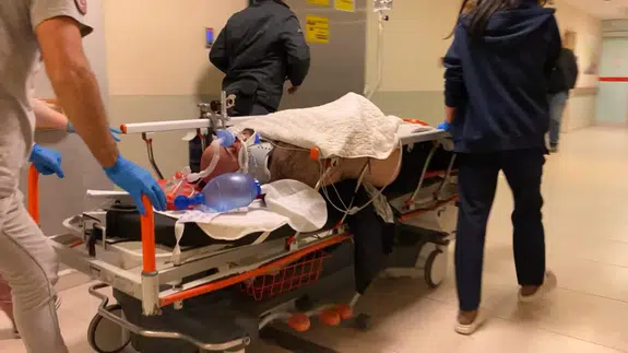 Bursa'da otomobil ile çarpışan scooter sürücüsü ağır yaralandı!