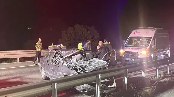 Kütahya'da feci kaza! Otomobil, tıra arkadan çarptı: 1 ölü