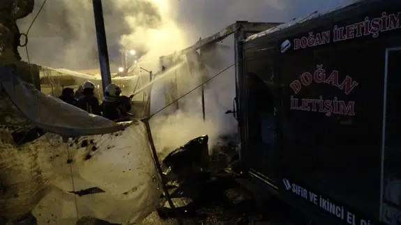 Malatya'da konteyner çarşıda korkutan yangın!