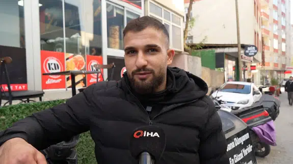 Muş’ta polis üşüyen kuryeye eldivenini verdi: O anlar sosyal medyada viral oldu