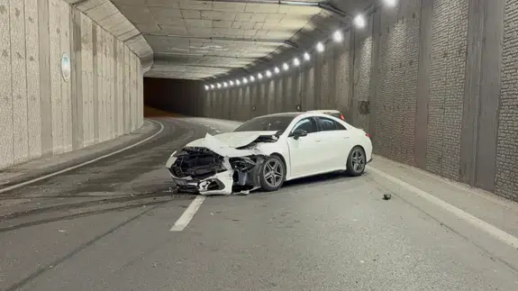 Kayseri’de alkollü sürücünün kazasında lüks otomobil pert oldu