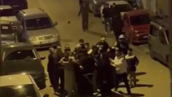 Esenyurt’ta mahalle kavgası: Aileler dahil oldu, ortalık savaş alanına döndü