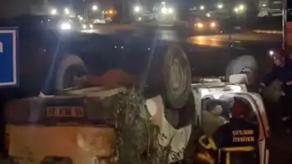 Yalova’da feci kaza: Araç takla attı