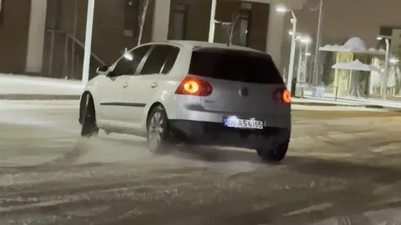 Aksaray’da karlı yollar drift pistine döndü