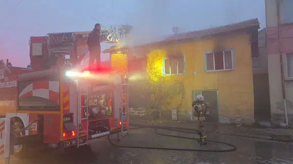 Kütahya’da ahşap evde çıkan yangın can aldı