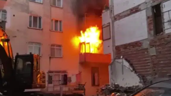 Bahçelievler’de 6 katlı binada yangın paniği