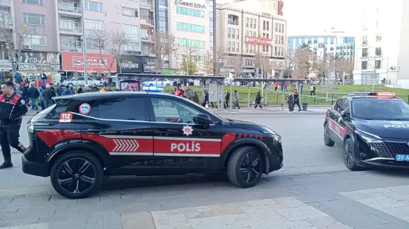 Şüpheli çanta bomba paniği yaşattı: Sahibi koşarak olay yerine geldi!