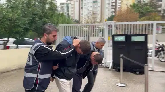 Bisiklet süren çocuğu darbedip 'akrobasi yapıyordu' dediler! Adana’da skandal olay