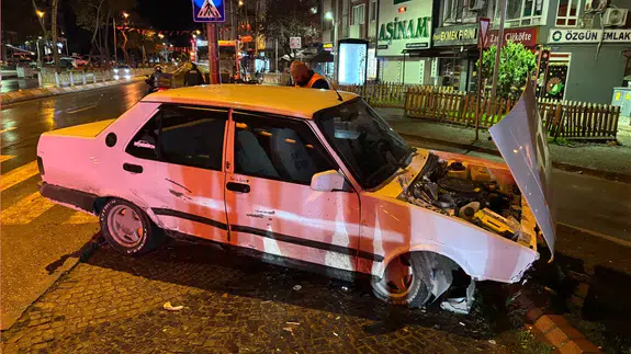 Alkollü ve ehliyetsiz sürücü dehşet saçtı