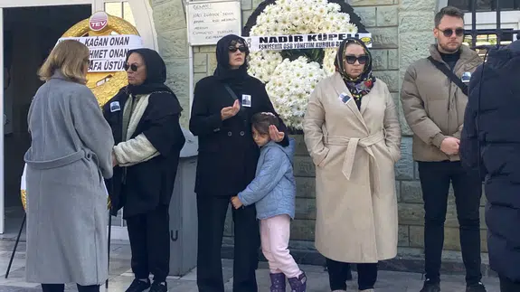 Burcu Özberk'in dedesi son yolculuğuna uğurlandı