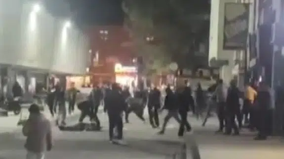 Erzincan’da çay ocağında kavga: Tabureler havada uçuştu