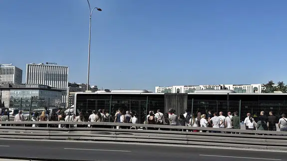 Küçükçekmece'de metrobüs yangını!
