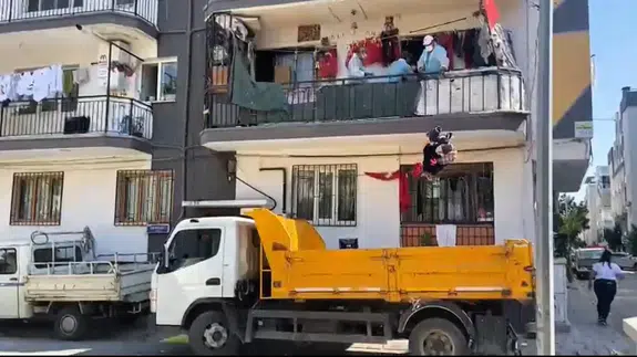 Aydın’da aynı ev yine çöple doldu: 3 kamyon atık tahliye edildi