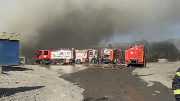 Gebze hurda sahasında yangın çıktı