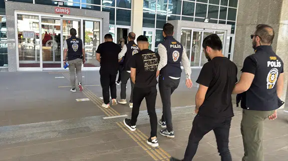 İş bulma vaadiyle dolandırıcılık yapan çete çökertildi