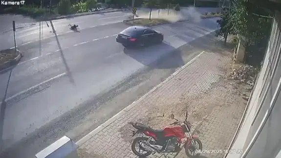 Havaya savruldu, metrelerce sürüklendi