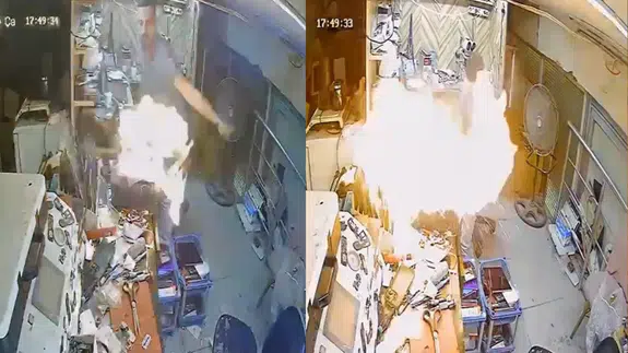 Hatay'da cep telefonu patladı: Panik anları kamerada!