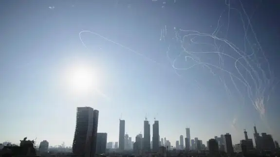 İran, İsrail'e füze saldırısı başlattı