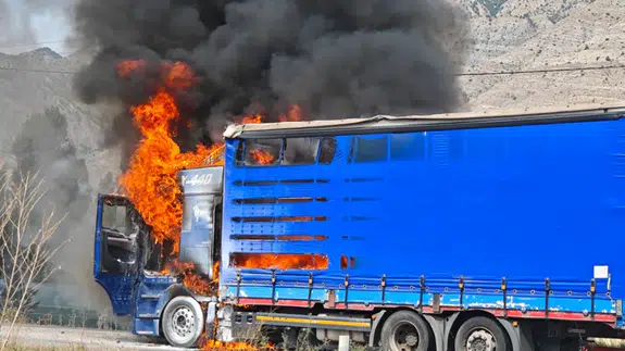 Erzurum'da tır yangını!