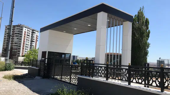 Lüks sitede taciz skandalı: Kargocu kadını evine kadar takip etti